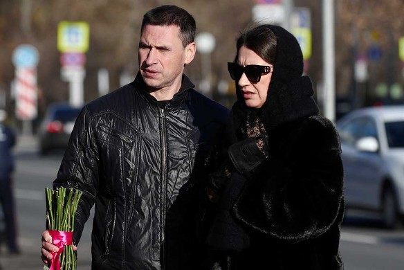 Вдова сатирика Михаила Жванецкого Наталья Сурова перед началом церемонии. Фото: Сергей Бобылев/ТАСС