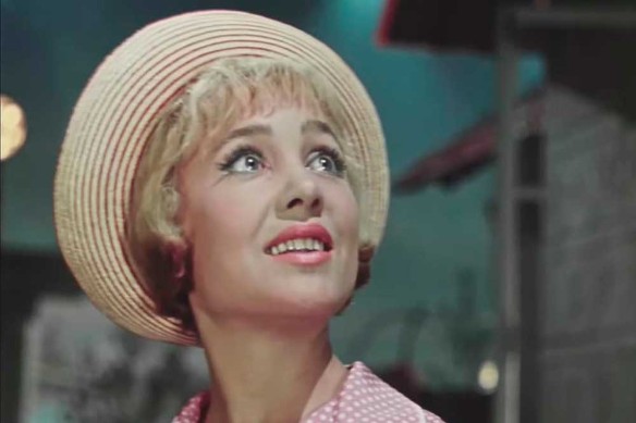 Кадр из фильма "Королева бензоколонки"