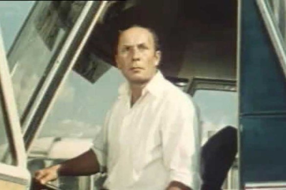 Кадр из фильма "Королева бензоколонки"