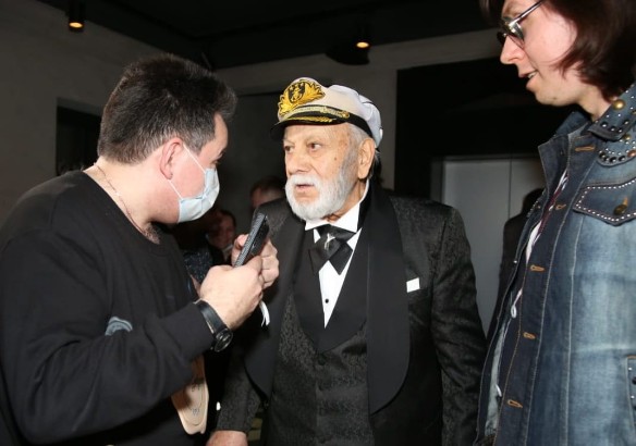 Александр Матвеев (на фото справа) всегда сопровождает Бедроса Киркорова на светских раутах. Фото: Дни.ру