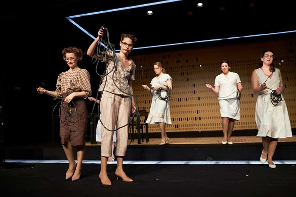 Фото: Сергей Петров (фотографии предоставлены Пресс-службой Театра Маяковского)