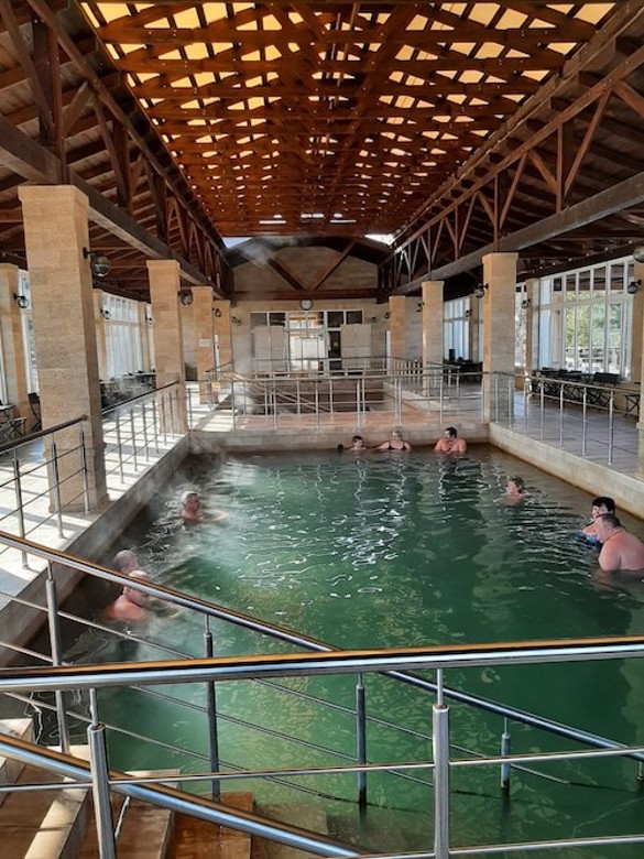 Бассейны на курорте Александра Удодова наполняются высокоминерализованной целебной водой. Фото: пресс-служба