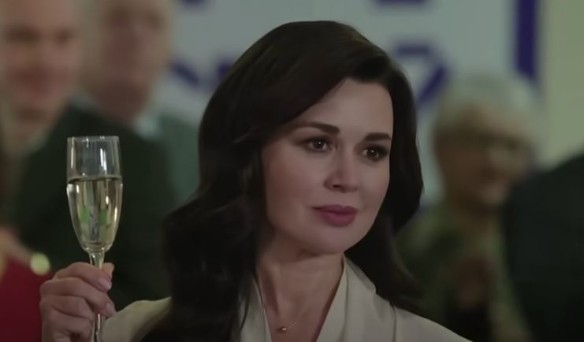 Кадр из сериала "Каспий 24" с Анастасией Заворотнюк: YouTube / @LeonidAgutin