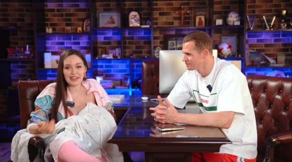 Дмитрий Тарасов и Анастасия Костенко. Кадр: YouTube