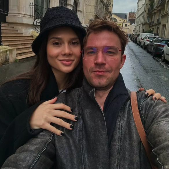 Александр Петров с женой. Фото: соцсети