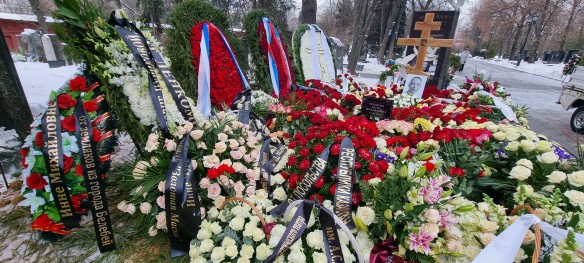 Так выглядела могила Чуриковой сразу после похорон. Фото: Дни.ру