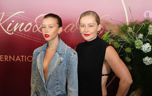 Анна Пересильд с мамой. Фото: Дни.ру / Феликс Грозданов