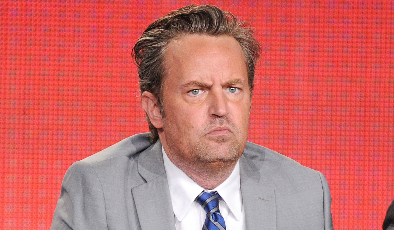 Актер сериала "Друзья" Мэттью Перри отказался от вредных привычек из-за серьезного недуга