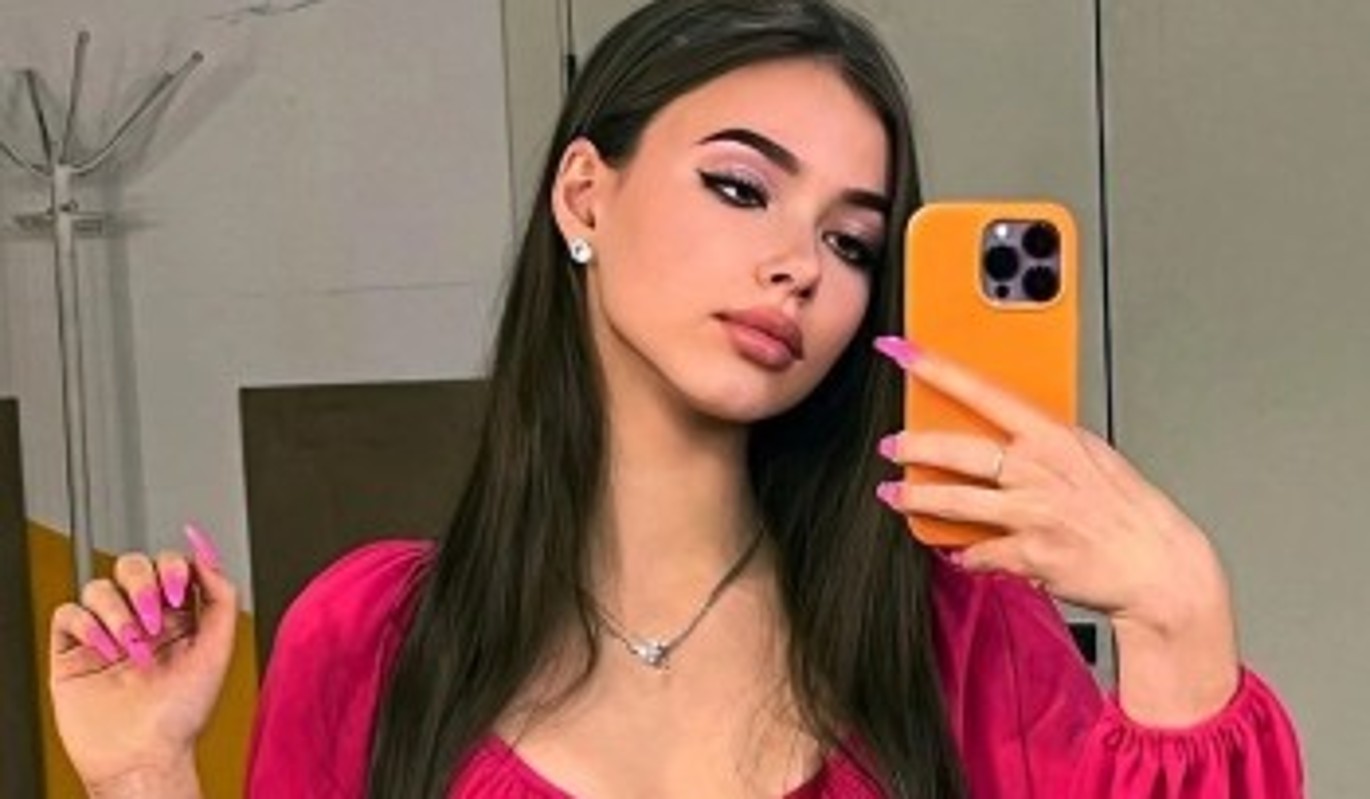 Залетевшая малышка из "Ворониных" выкатила пузо с хахалем-сосунком: Отец ребенка