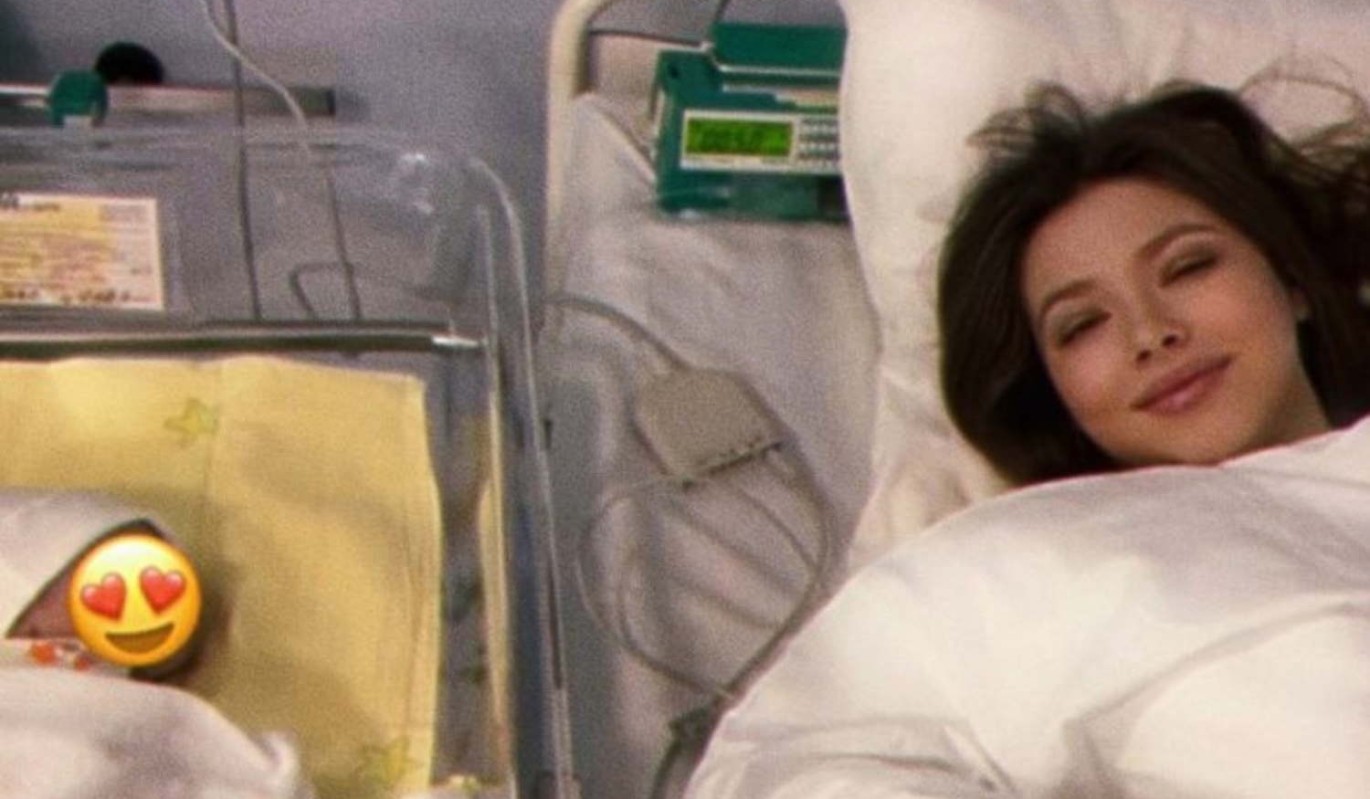 "Я стала мамой": малышка из Ворониных показала новорожденого