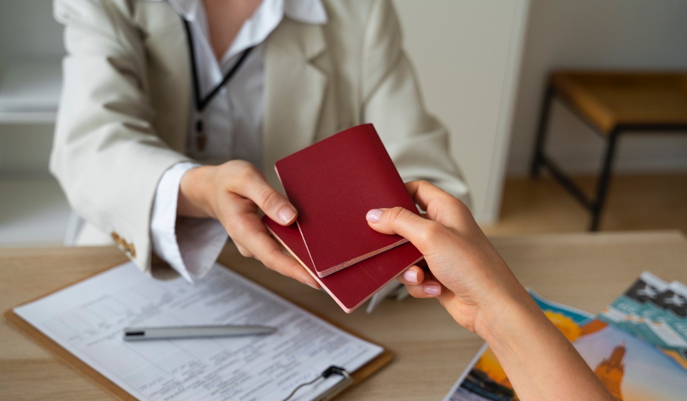 Куда не пустят без денег: список стран, где туристам проверяют баланс на карте