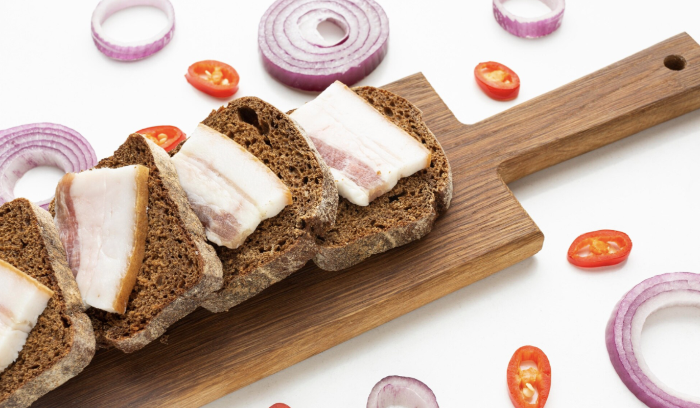 Забытый "суперфуд": почему врачи советуют есть немного сала каждый день, особенно зимой