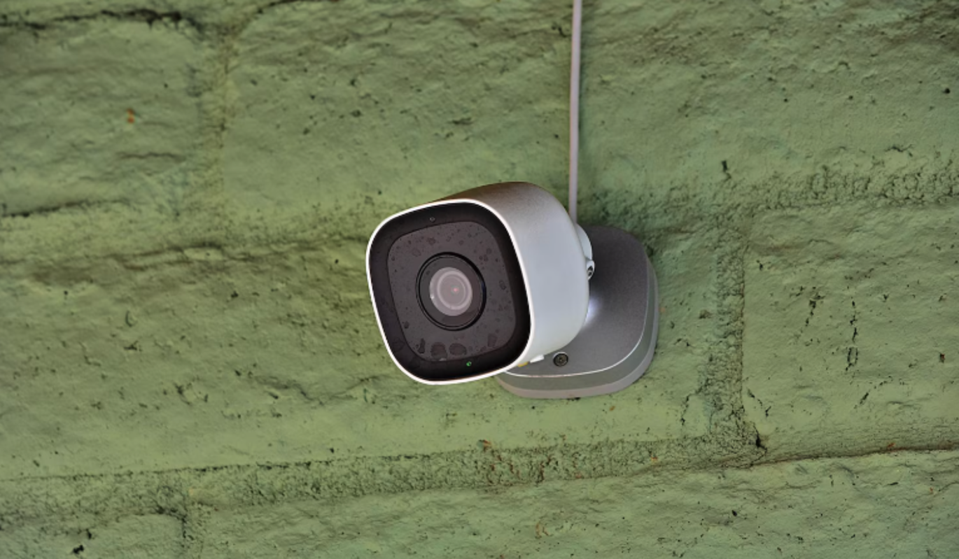 Соседи не могут самовольно установить камеру на этаже в доме – юрист