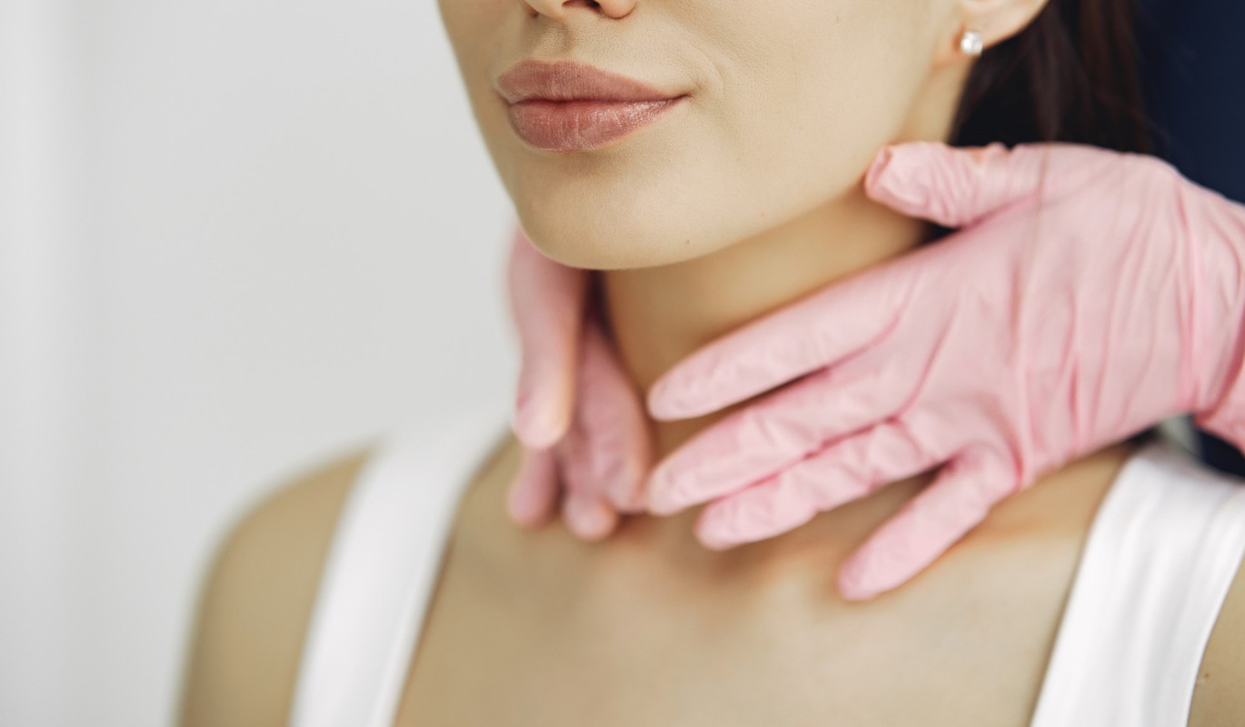 Вечно устали и не можете похудеть? Врач назвала 5 неочевидных признаков больной щитовидки