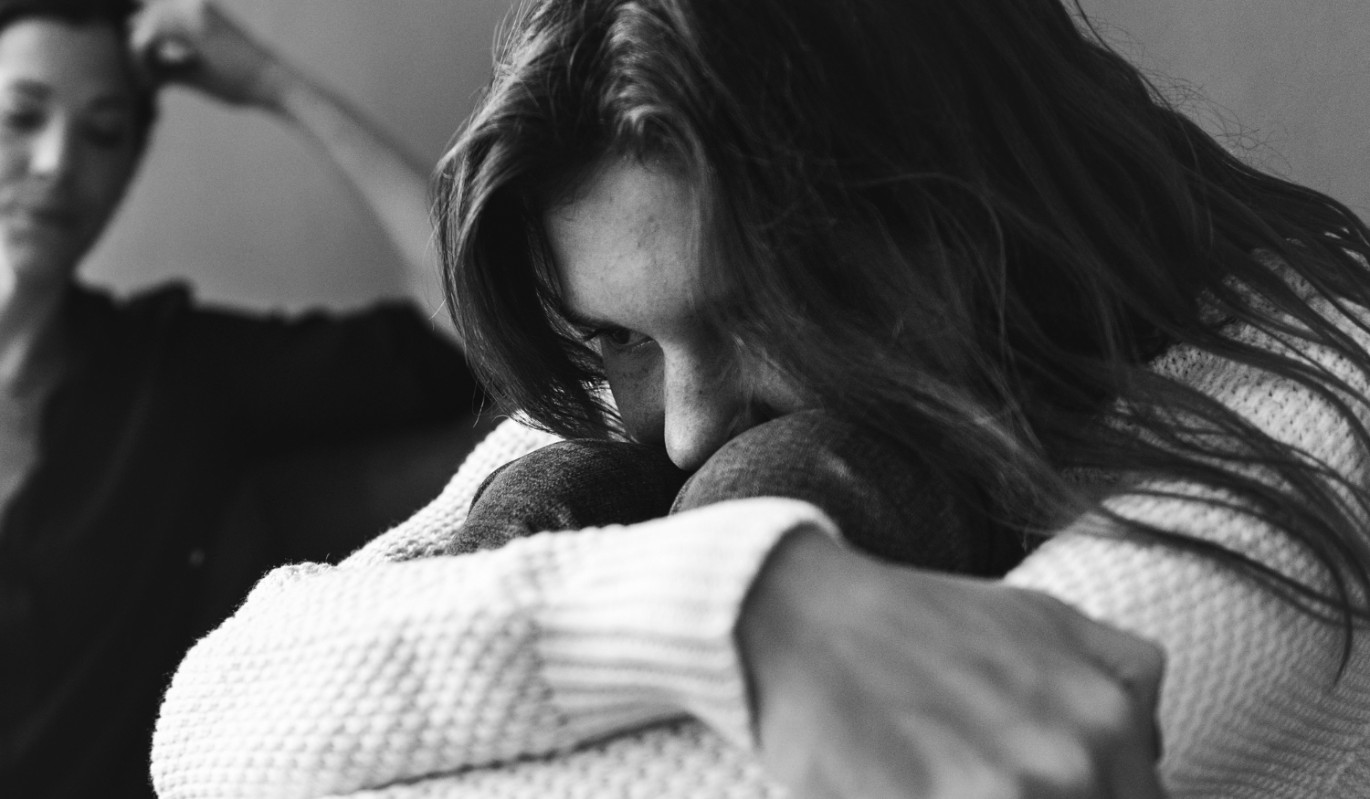 От тревожных "звоночков" до выздоровления: 5 стадий депрессии, которые нужно знать каждому