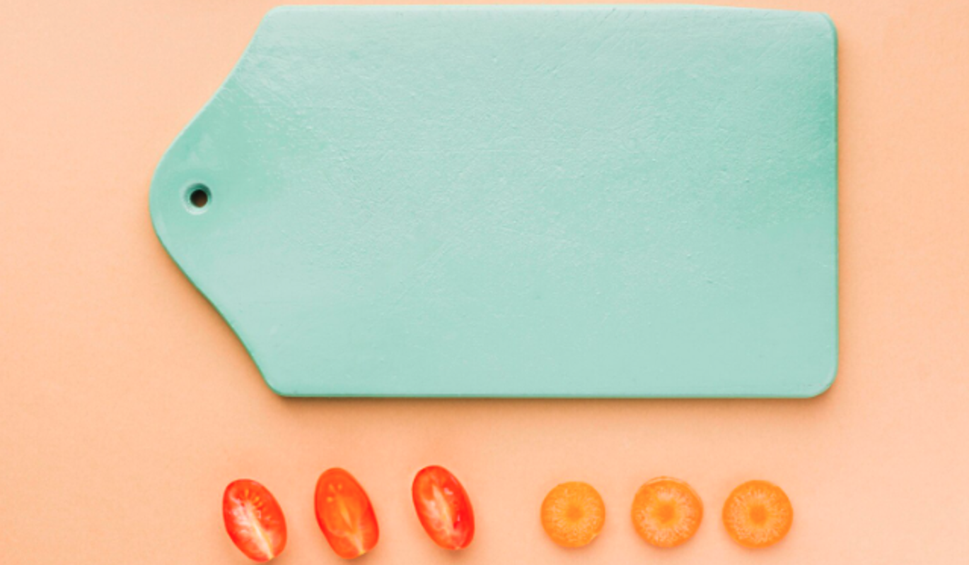 Специалист предупредила об опасности долгого использования разделочных досок на кухне