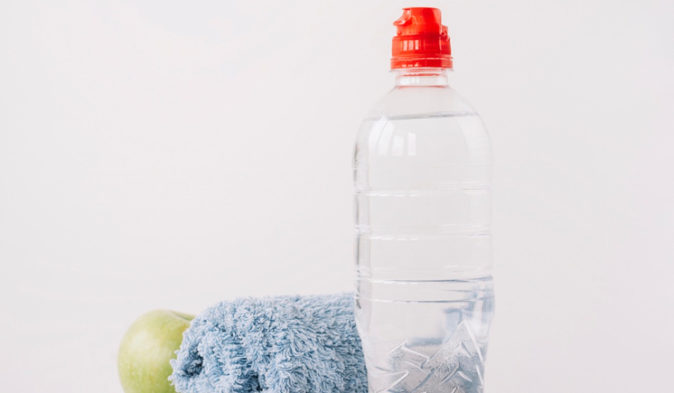 Просто пей и худей: в продажу запустили воду, которая обещает убрать жир с живота