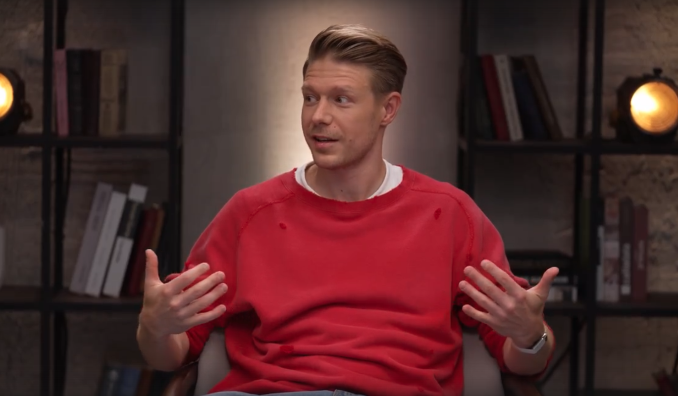 Сын Ефремова откровенно рассказал о переживаниях из-за взаимоотношений с отцом 