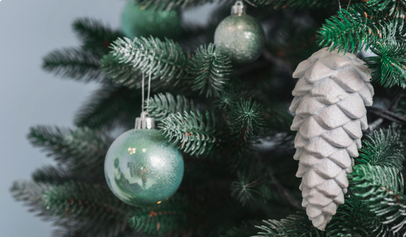 Эксперт назвал признаки безопасной искусственной елки