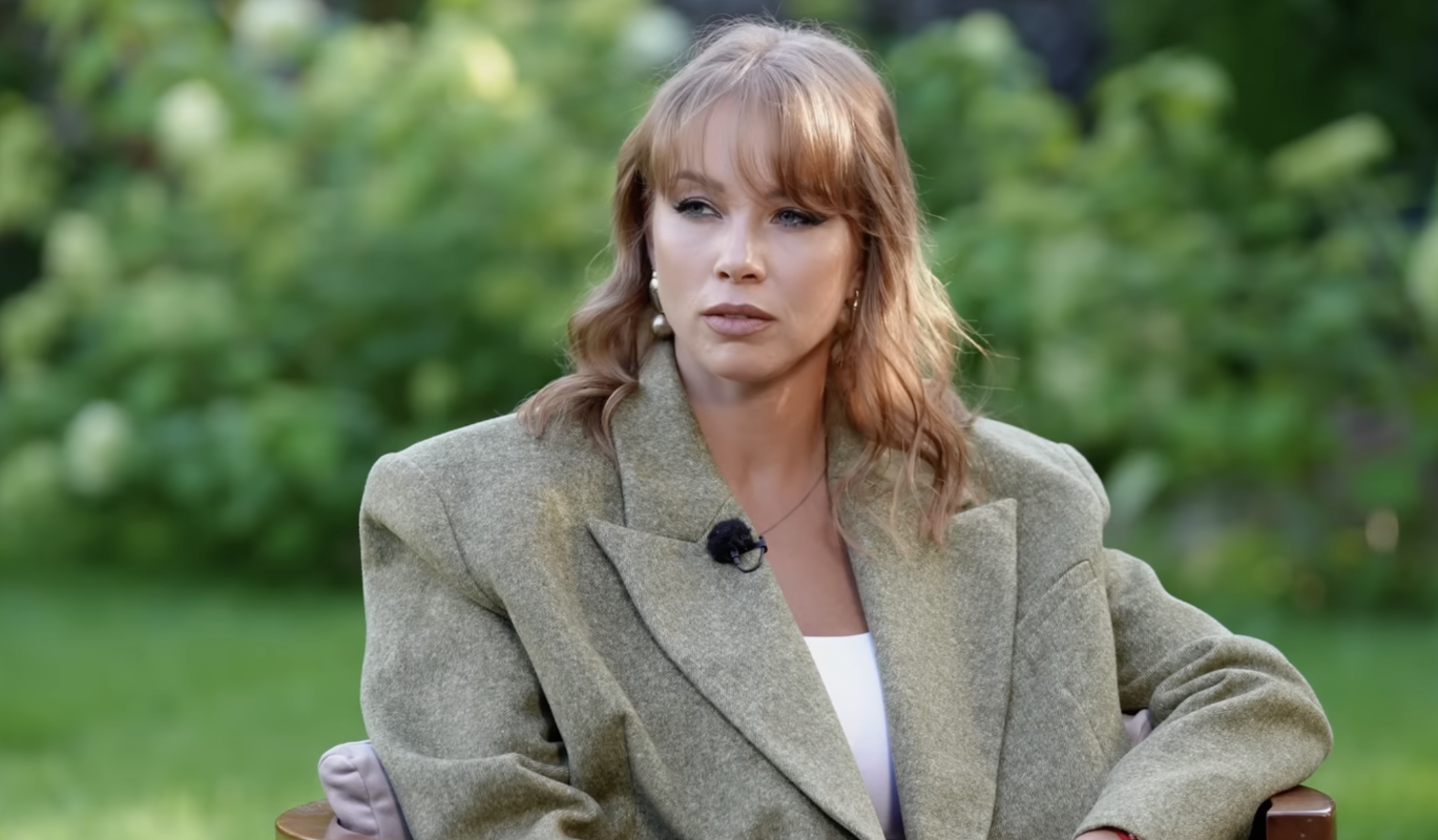 После развода Полина Диброва уехала в Индию в компании известного актера