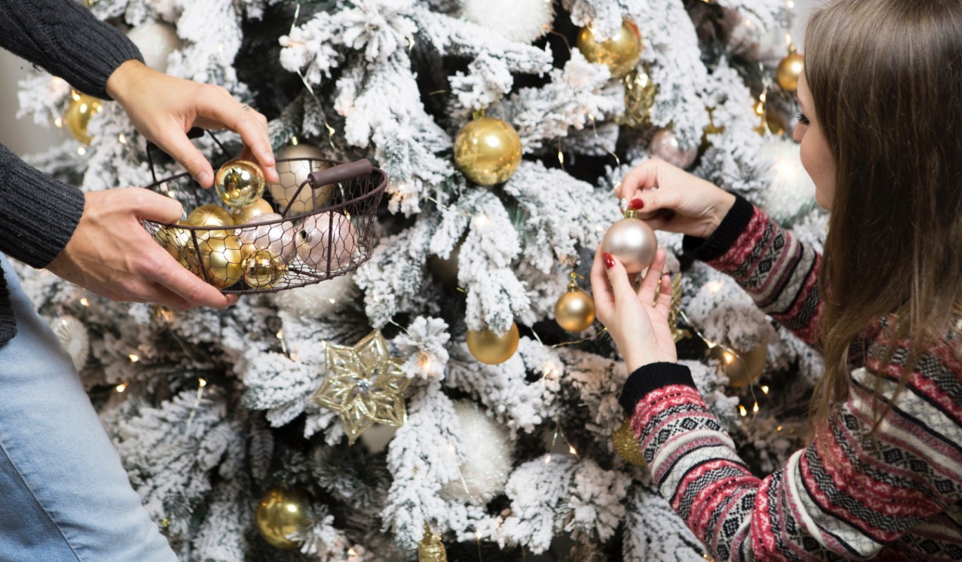 Съесть 12 виноградин и выбросить старую мебель: самые странные новогодние традиции мира