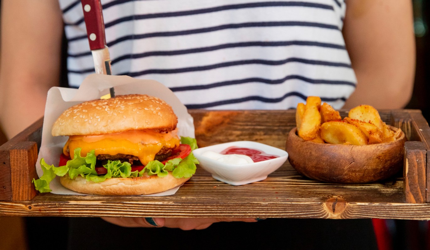 Доктор Мясников назвал самые опасные продукты: и это не жирное и жареное