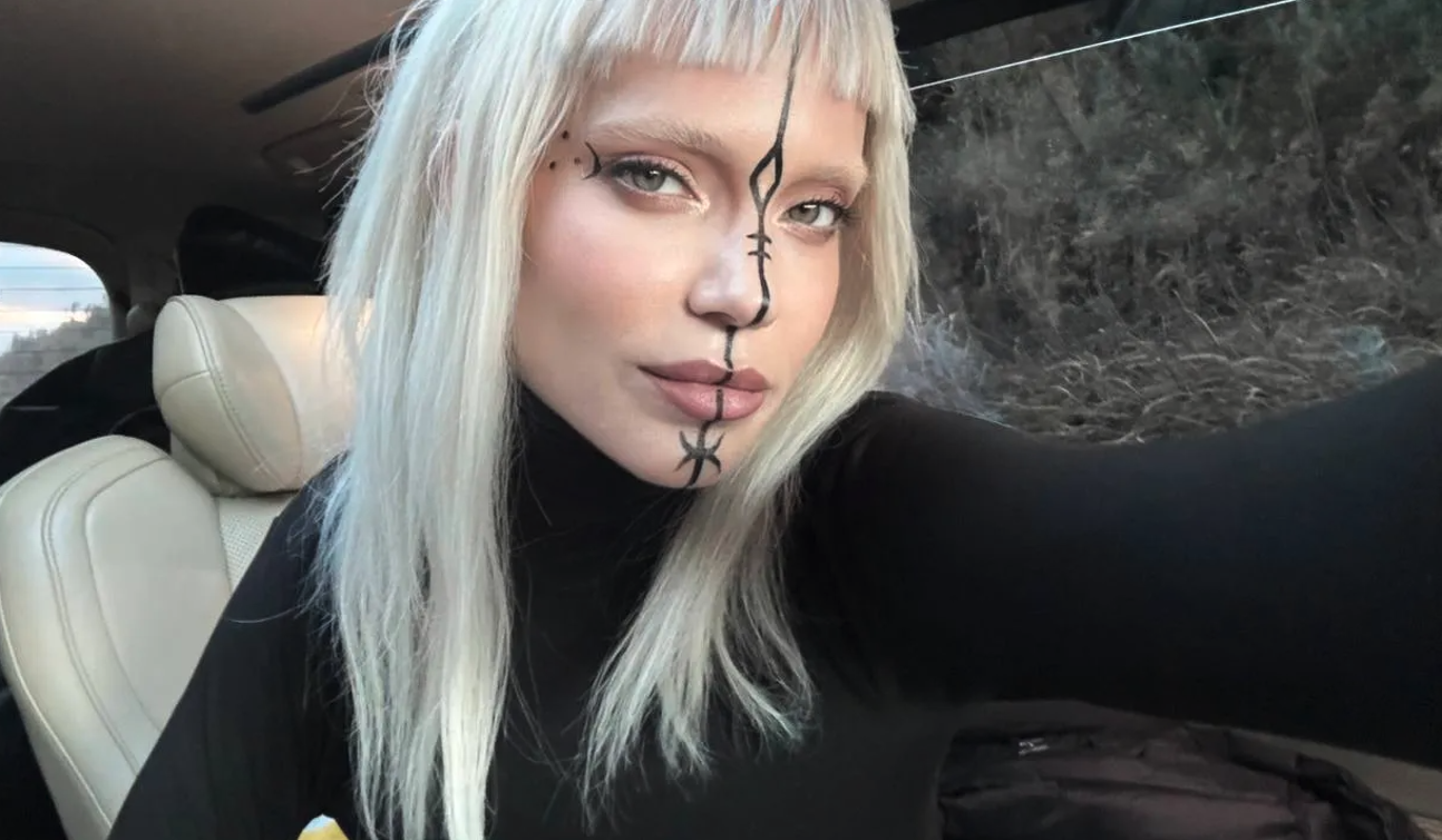 На резкую смену внешнего вида Глюкозы отреагировала психоаналитик: Тетушку понесло