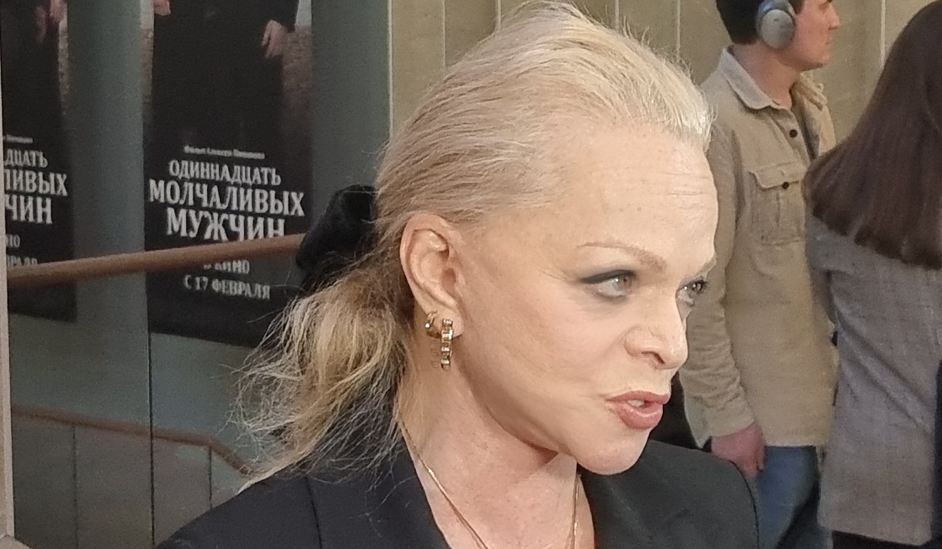 Сбежала под прикрытием охраны: Долина вышла в свет, чтобы совершить поступок, который окончательно отвернул от нее публику