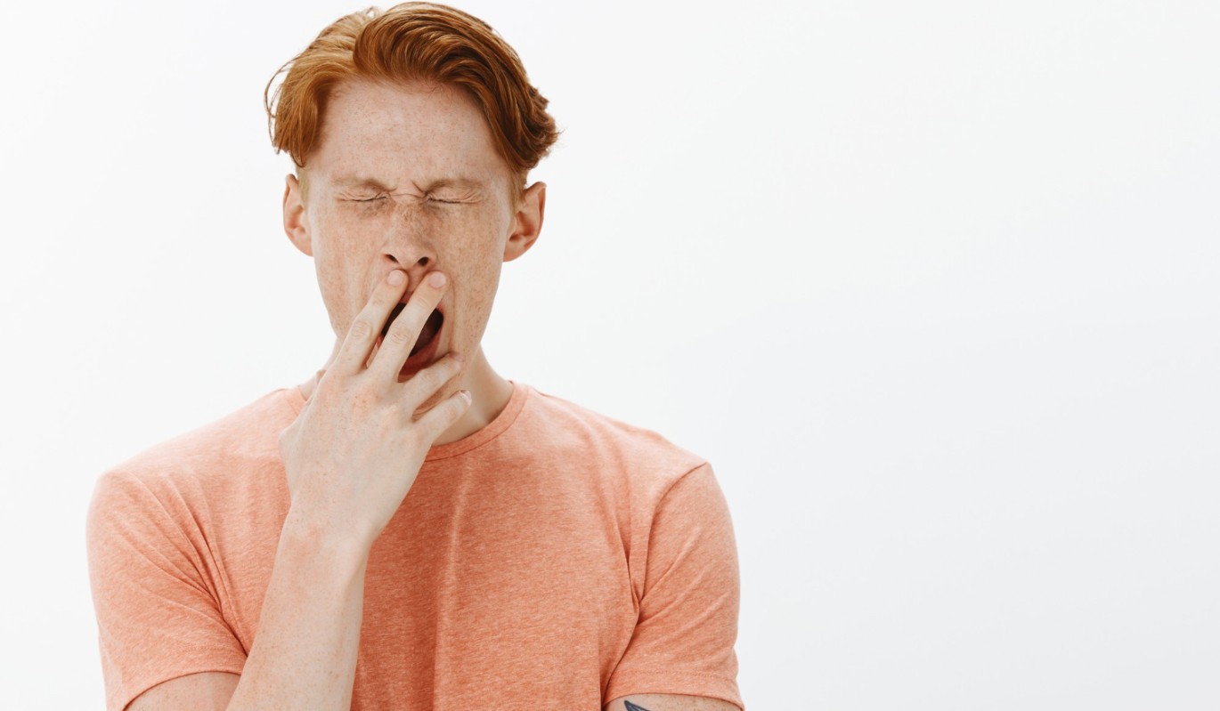Кислый, соленый или с горечью? Стоматолог рассказала, о чем кричит ваш неприятный запах изо рта по утрам