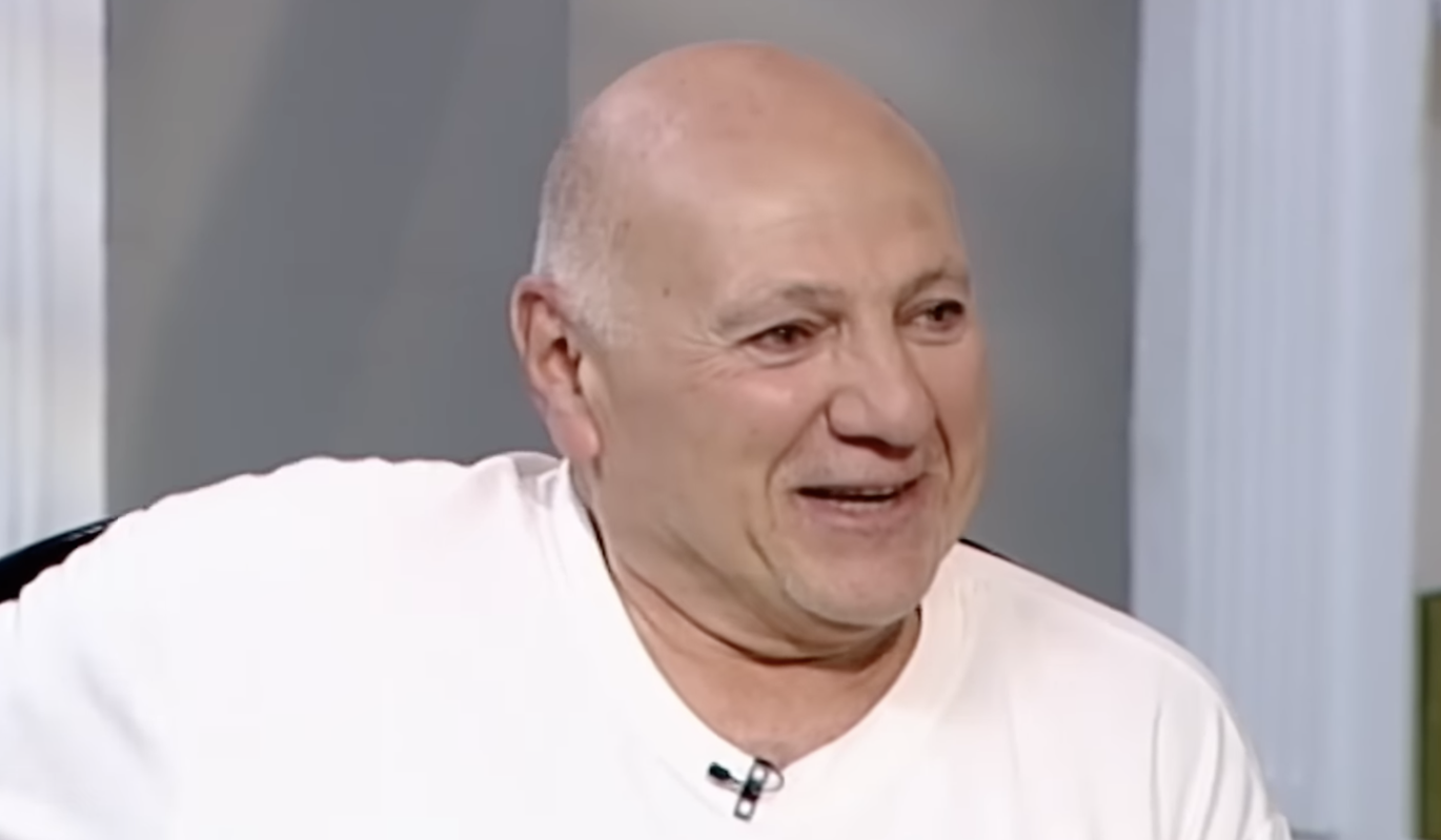 "По заборам видно, кто живет": режиссер Газаров раскрыл тайный смысл своего нового спектакля