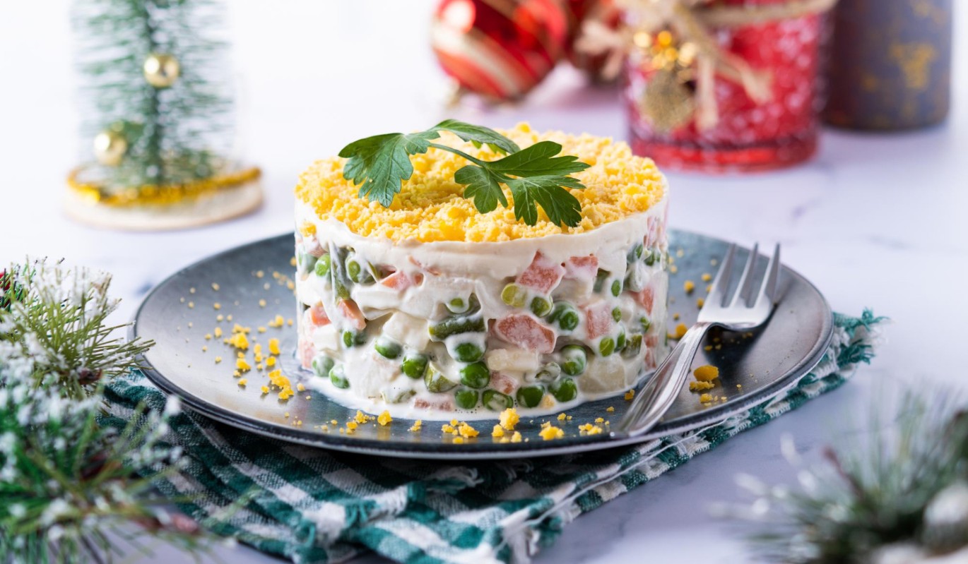 Волшебное меню на Новый год: астрологи назвали 5 блюд, которые принесут деньги, любовь и повышение