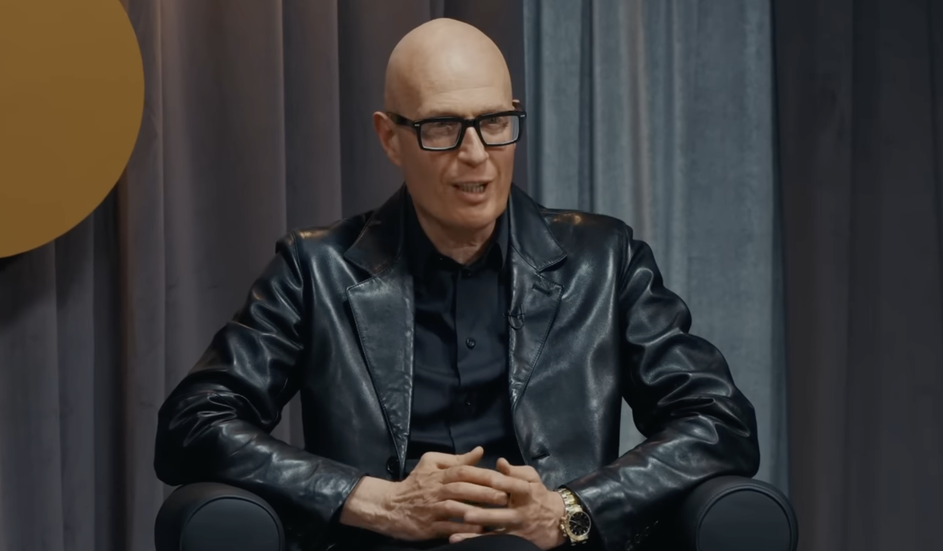 "Настоящее чудо, мистика": Вадим Верник рассказал, как утерянная футболка Пеле вернулась к нему спустя 30 лет