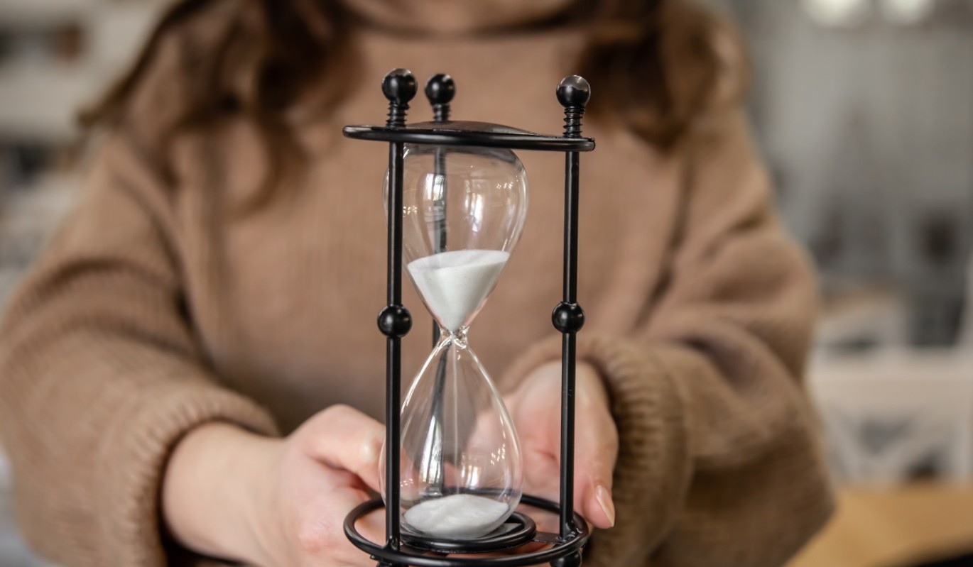 Время летит все быстрее? Ваш мозг просто стирает 90% вашей жизни, и вот почему