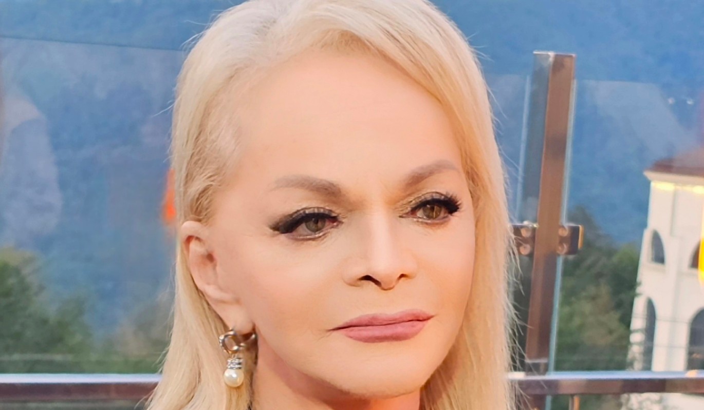 Новый удар по Ларисе Долиной: машина певицы угодила в серьезную аварию