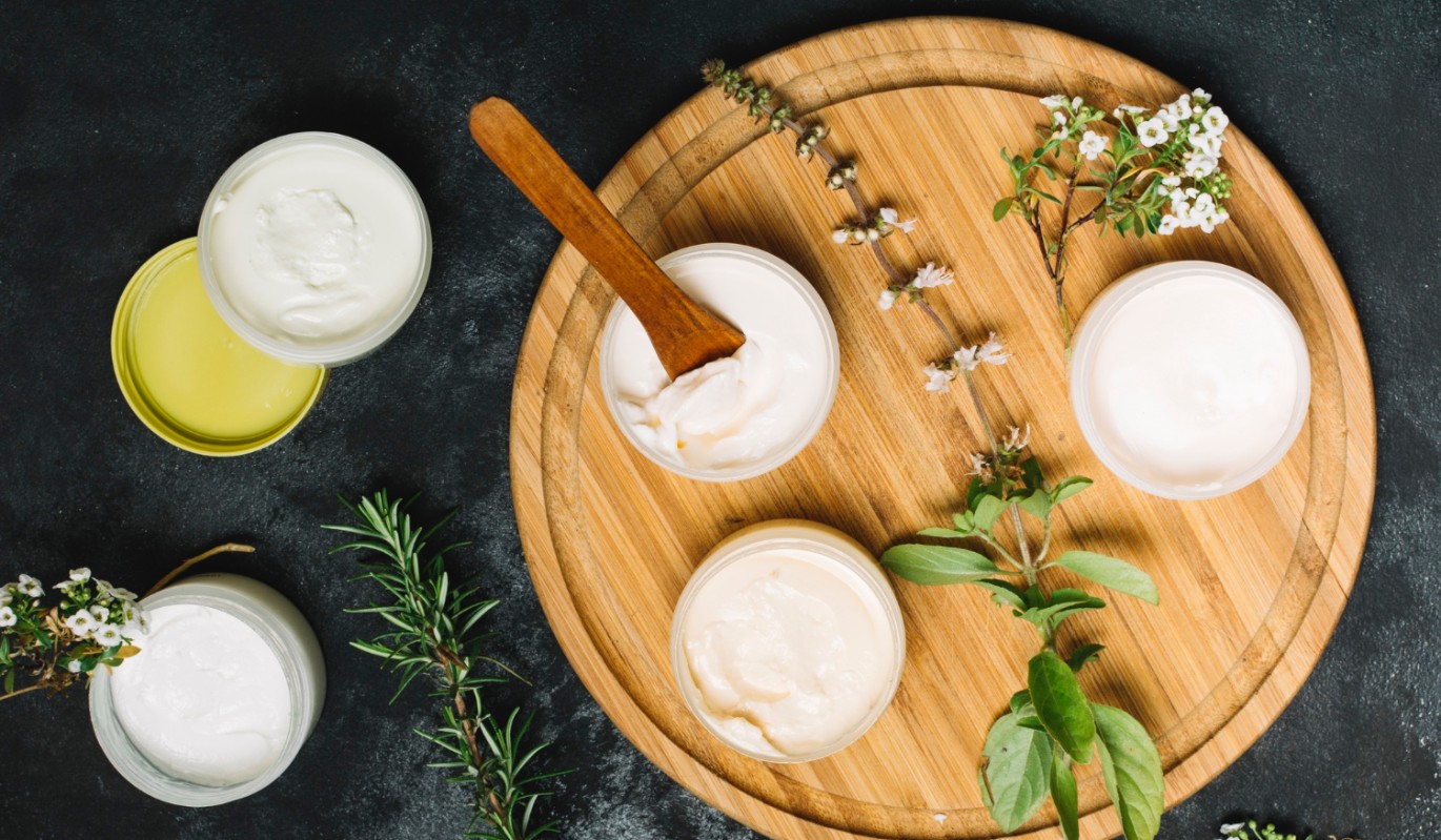 Работают без лишних обещаний: врач назвала аптечные мази, которые реально помогают