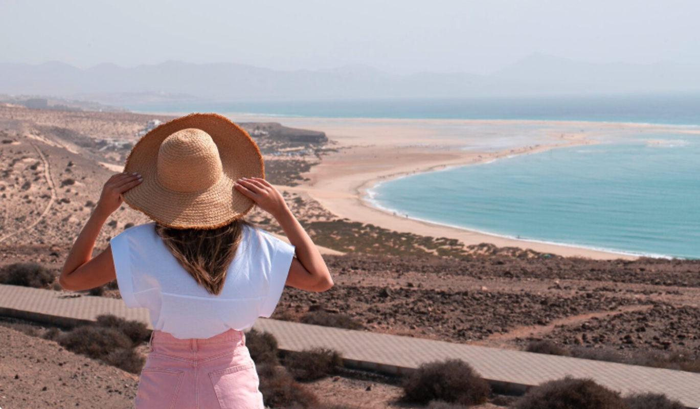 Россиянам рассказали о рухнувших ценах на туры в теплую курортную страну