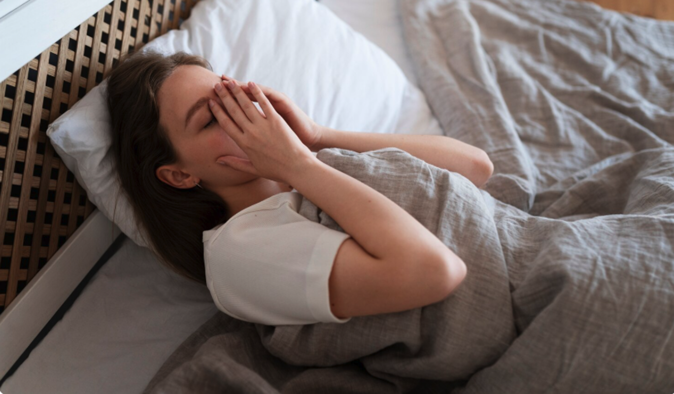 Психолог перечислила самые неочевидные причины внезапной бессонницы у женщин