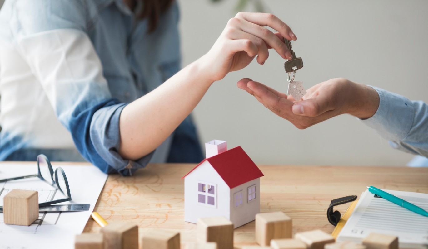 Никаких машин и платных вузов: депутат Милонов объяснил, на что на самом деле нужно тратить маткапитал