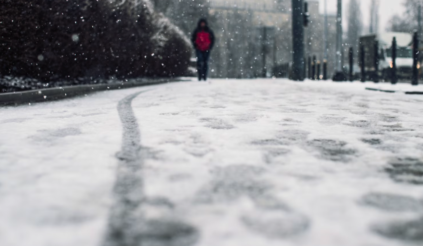В случае падения на льду можно потребовать компенсацию вреда – рекомендации юриста