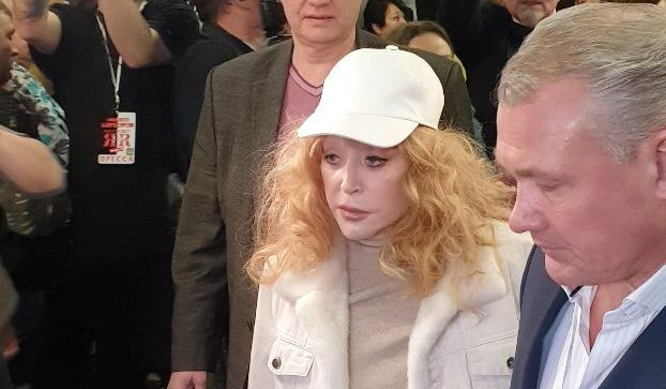 Брошенная Галкиным* Пугачева переключилась на другого