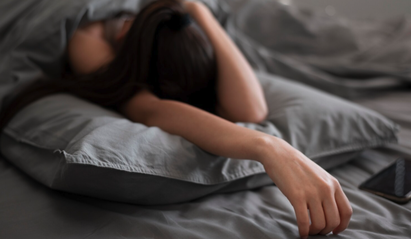 Недостаток сна разрушает нервные клетки мозга – ученые провели новое исследование 