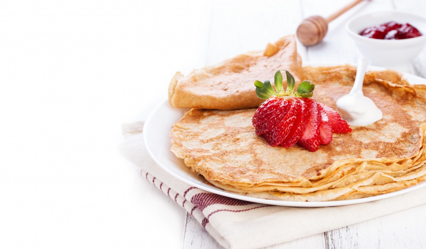 "Выбрасывайте подсолнечное масло": нутрициолог рассказала, как превратить блины в полезное лакомство