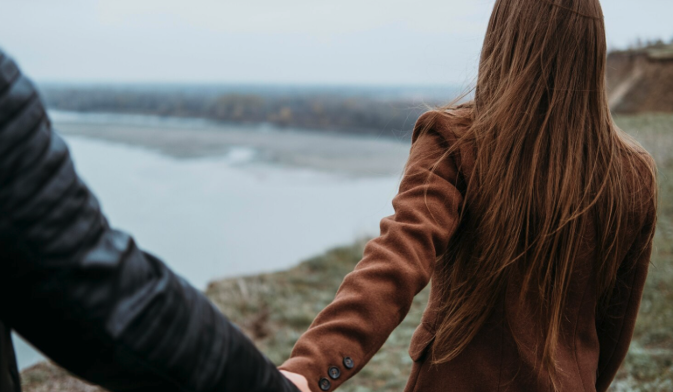 Девушки стали знакомиться с мужчинами методами отделов кадров – новый тренд