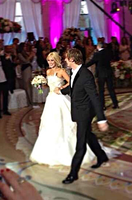 Свой первый танец молодые исполнили под песню Lady Лайнела Риччи