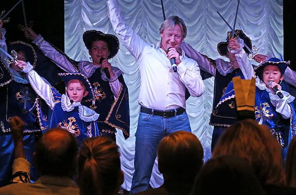 Дмитрий Харатьян