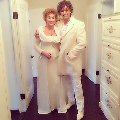 Молодожены сочетались законным браком в Кутузовском ЗАГСе Москвы