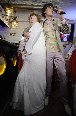 Танец супругов в ресторане "Бристоль"