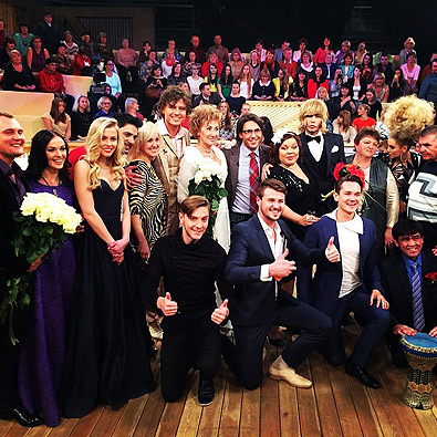 Веселый банкет было решено прервать ради съемок в ток-шоу Андрея Малахова "Пусть говорят"