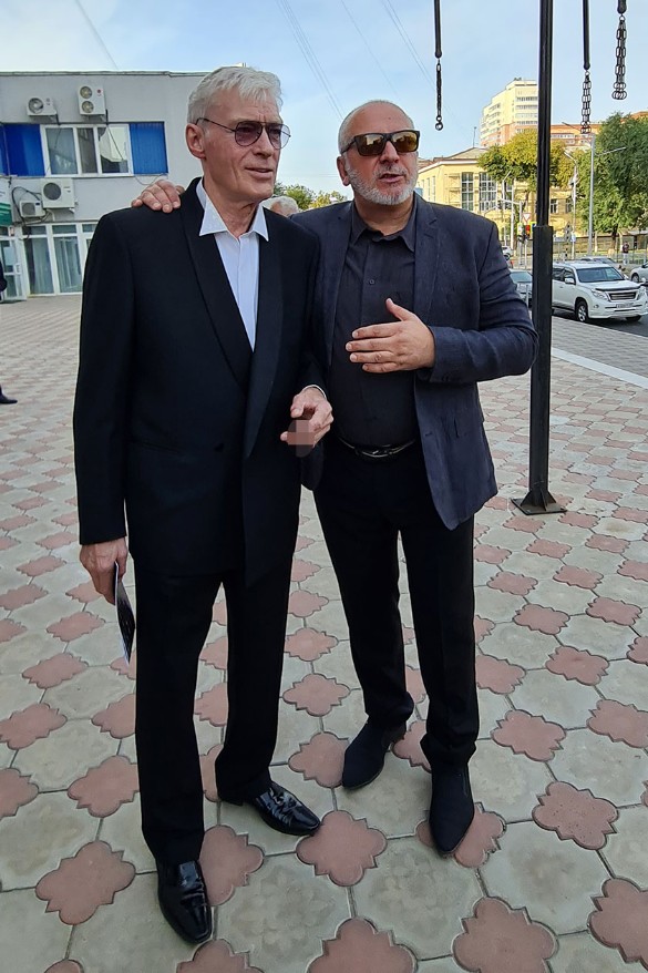 Актер Борис Щербаков и президент фестиваля Сергей Новожилов. Фото: Феликс Грозданов/Дни.ру