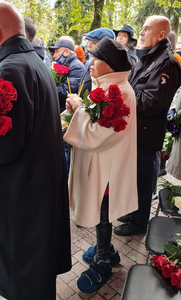 Людмила Поргина на панихиде по Захарову. Фото: Дни.ру